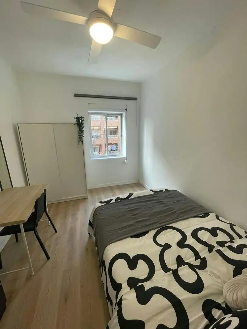 Bedroom of Flat for share in Valencia