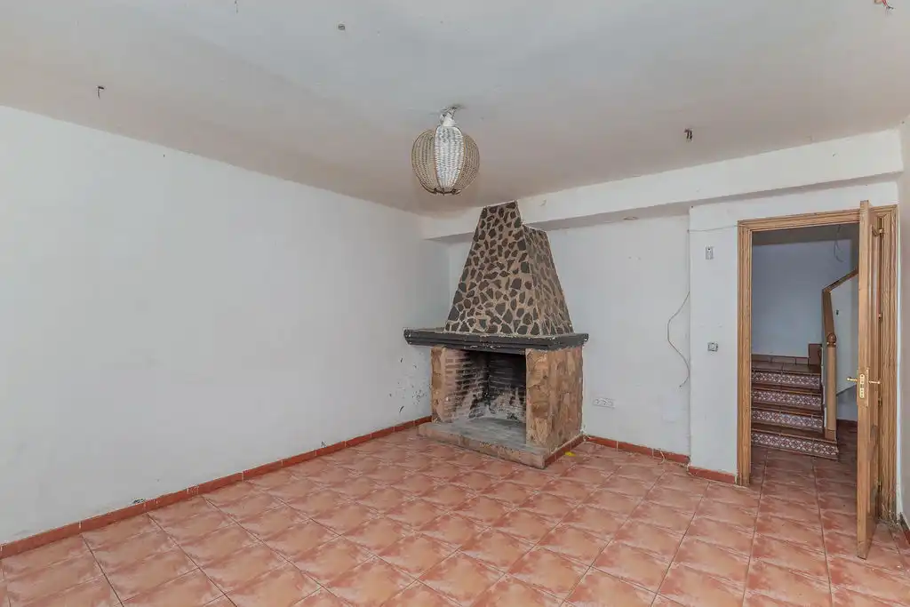 Casa adosada en venda en Alcoba amb Aire condicionat