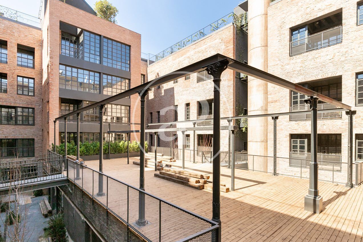 Exterior view of Loft for sale in  Barcelona Capital  with Air Conditioner, Heating and Private garden