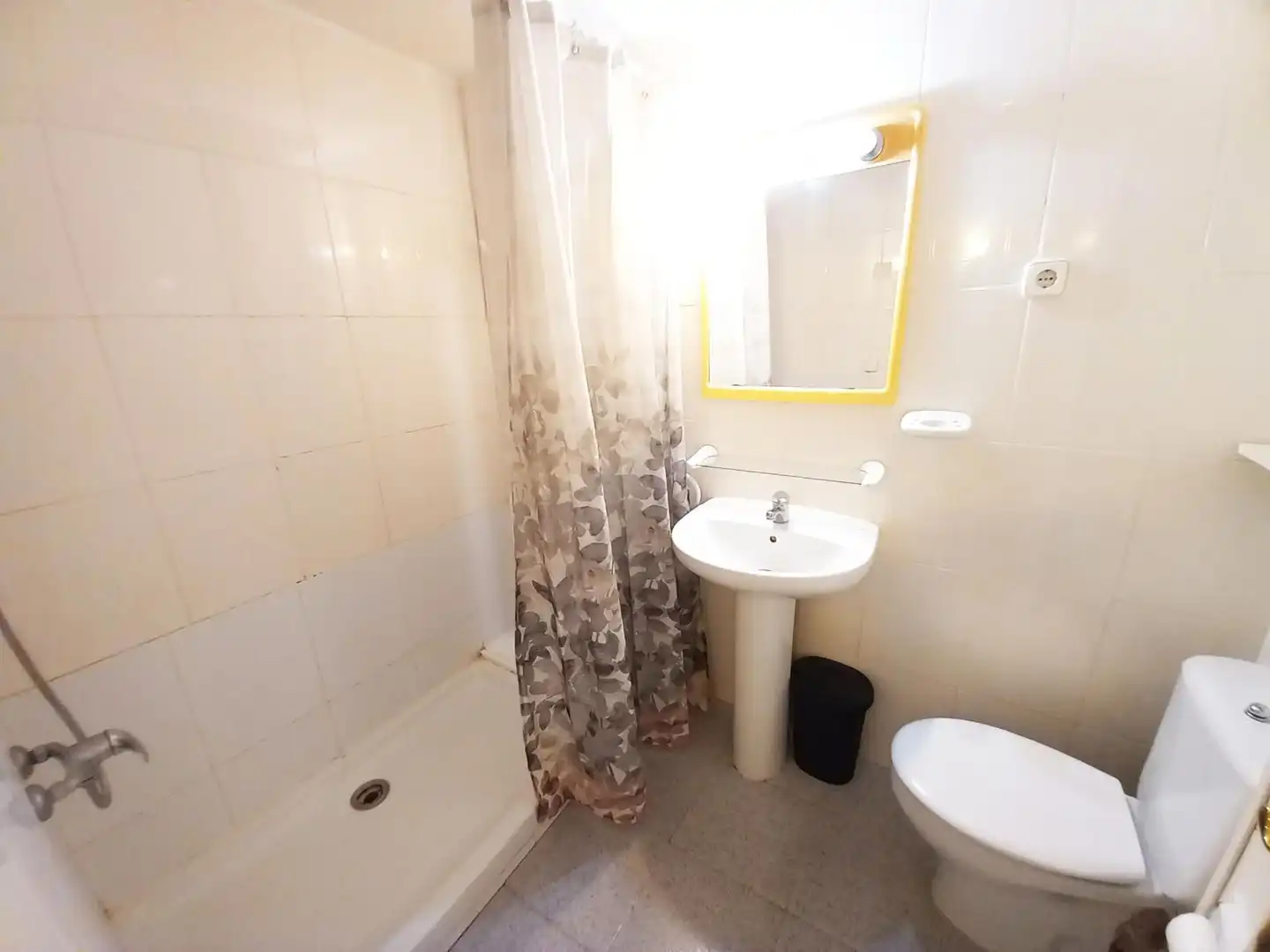 Badezimmer von Wohnung zur Miete in Barcelona mit Terrasse, Möbliert und Waschmaschine