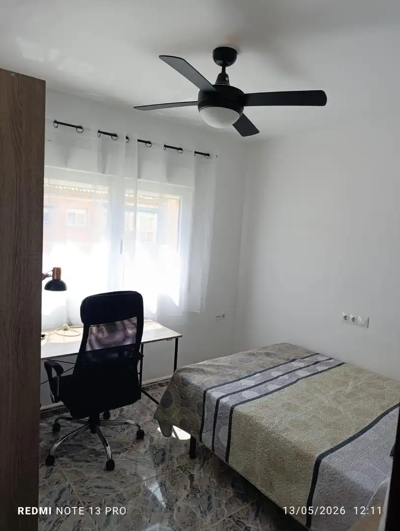 Habitación de Piso de alquiler en Granada con Balcón
