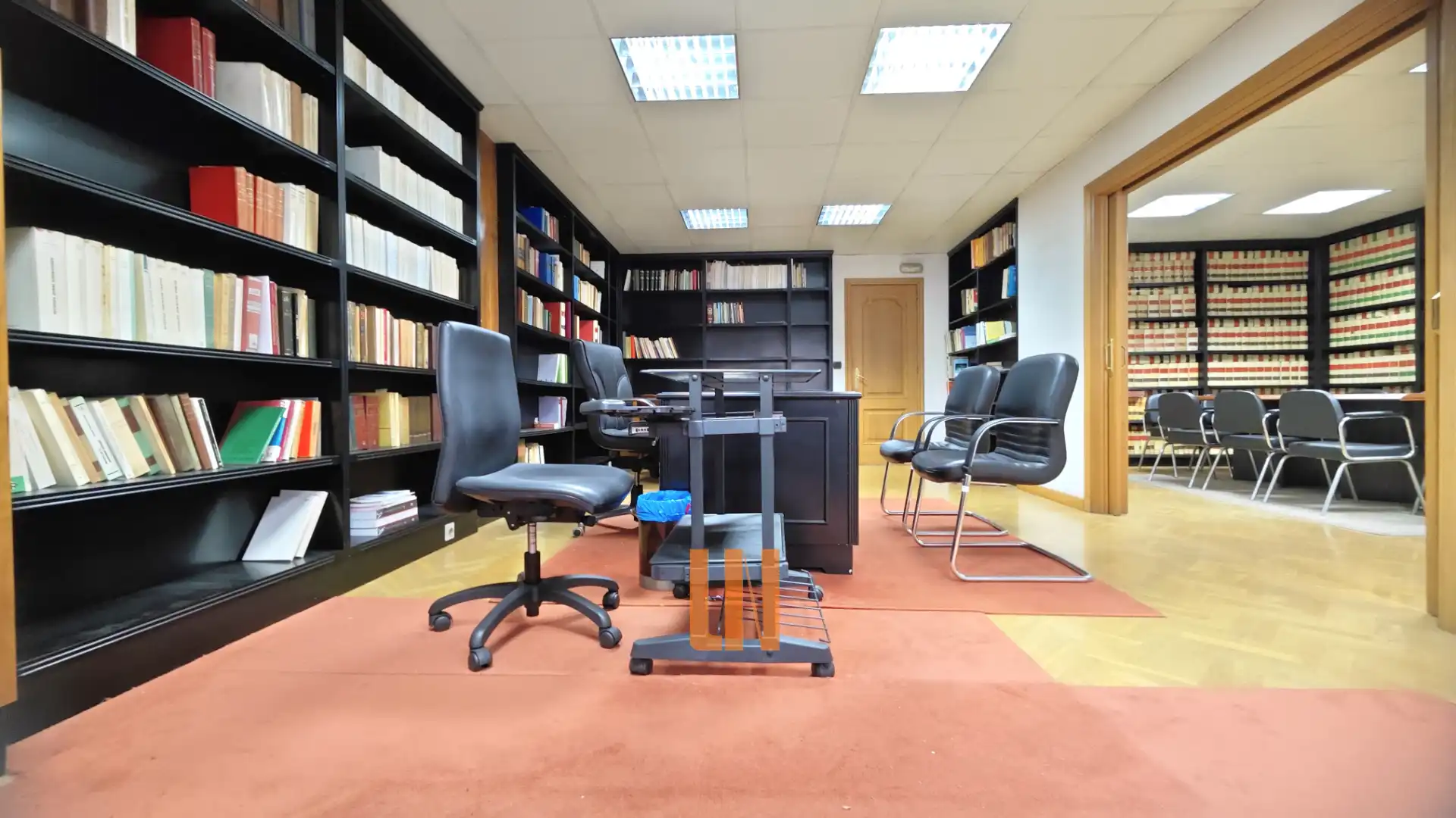 Büro zur Miete in A Coruña Capital  mit Heizung und Internet