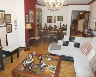 Sala d'estar de Dúplex en venda en Oviedo 