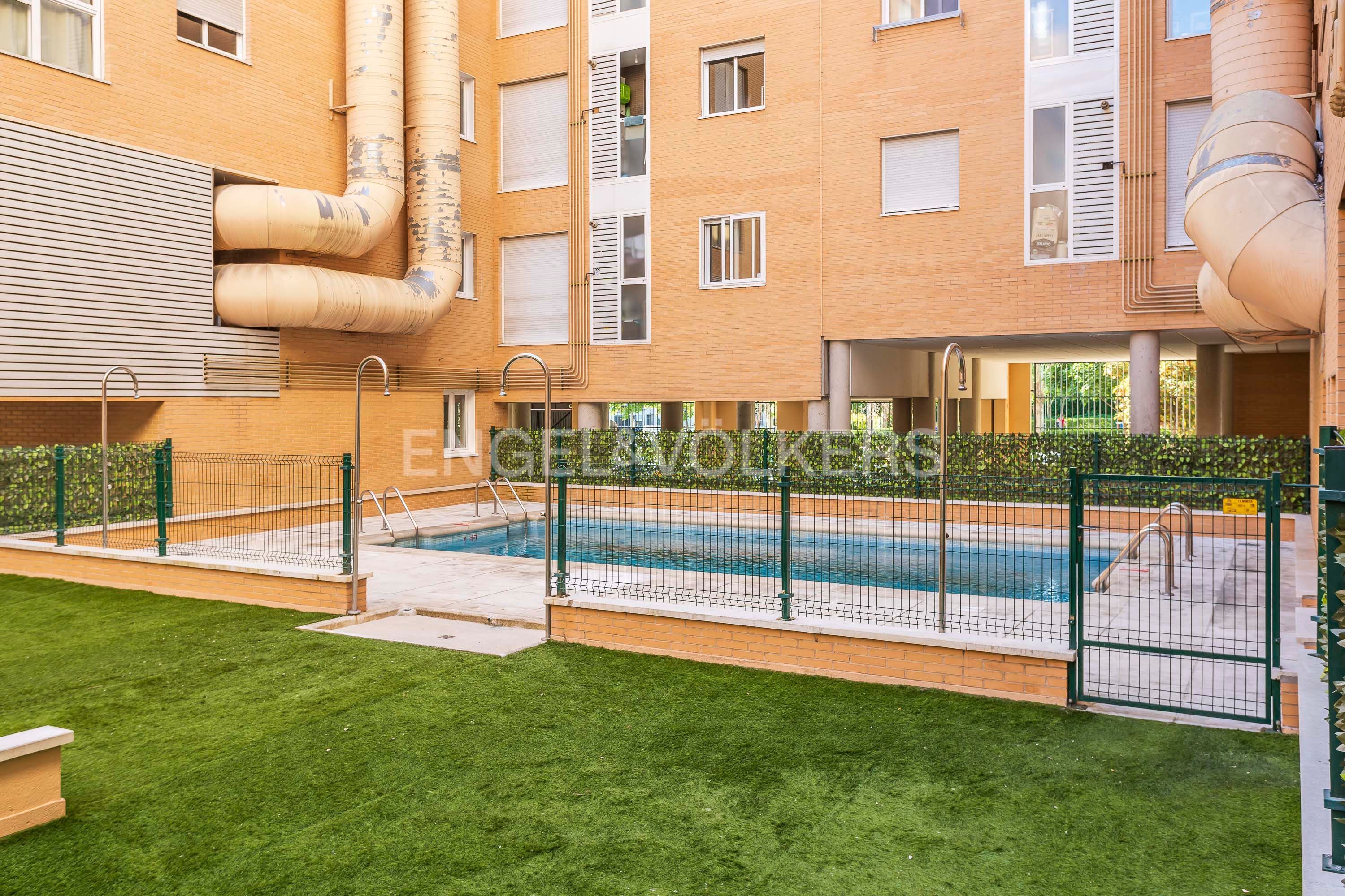 Piscina de Àtic en venda en  Madrid Capital amb Aire condicionat, Calefacció i Parquet