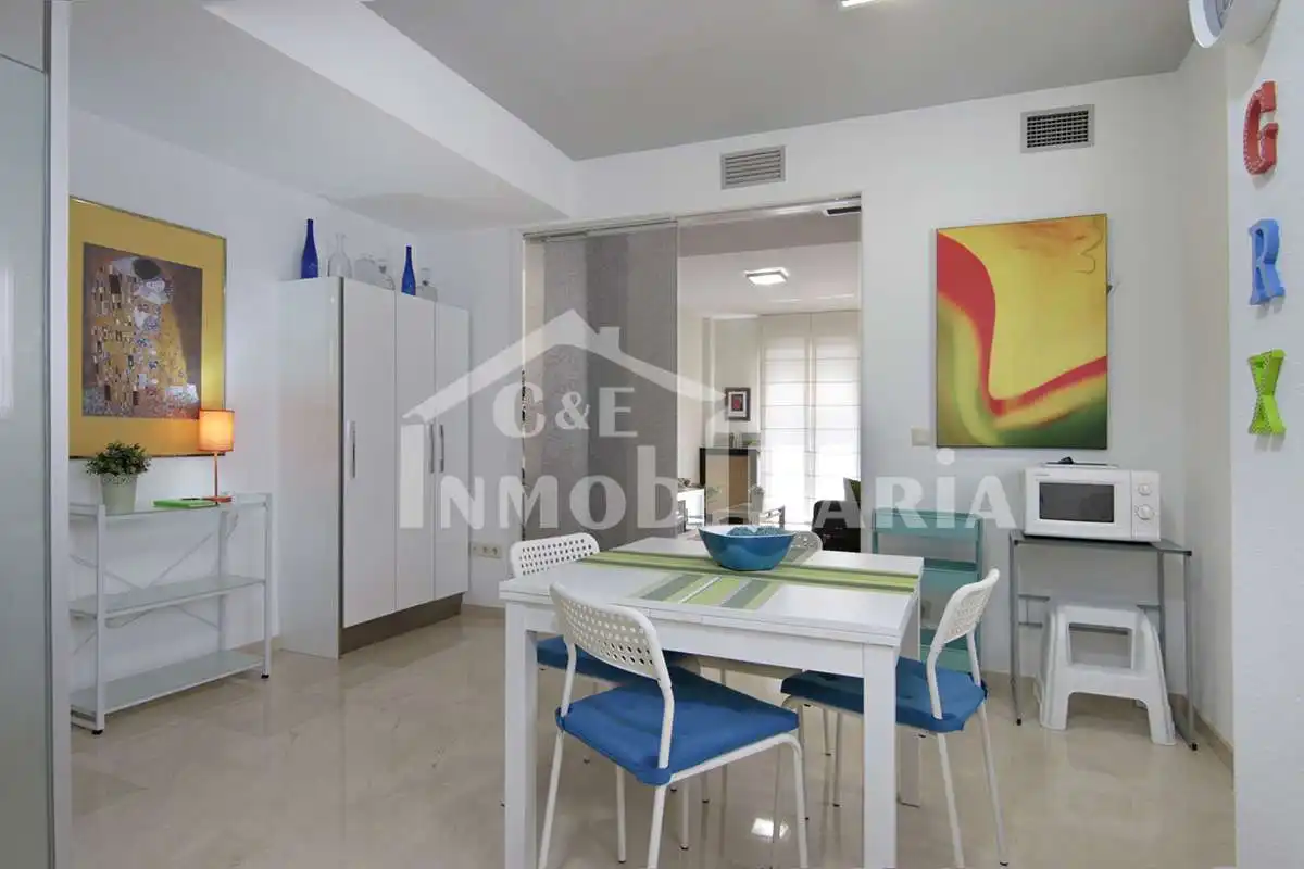 Sala de estar de Apartamento de alquiler en Granada con Aire acondicionado, Calefacción y Parquet