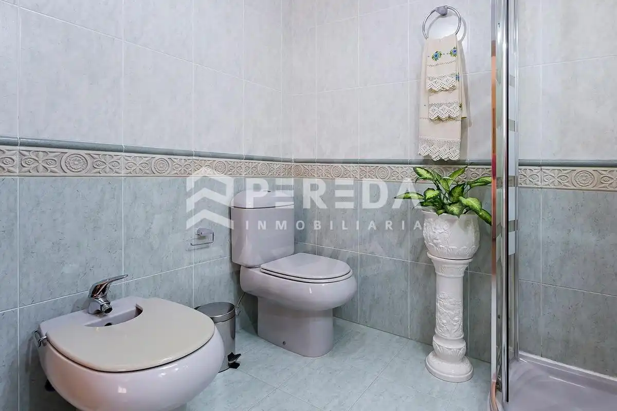 Baño de Casa adosada en venta en Roquetas de Mar con Aire acondicionado, Jardín privado y Terraza