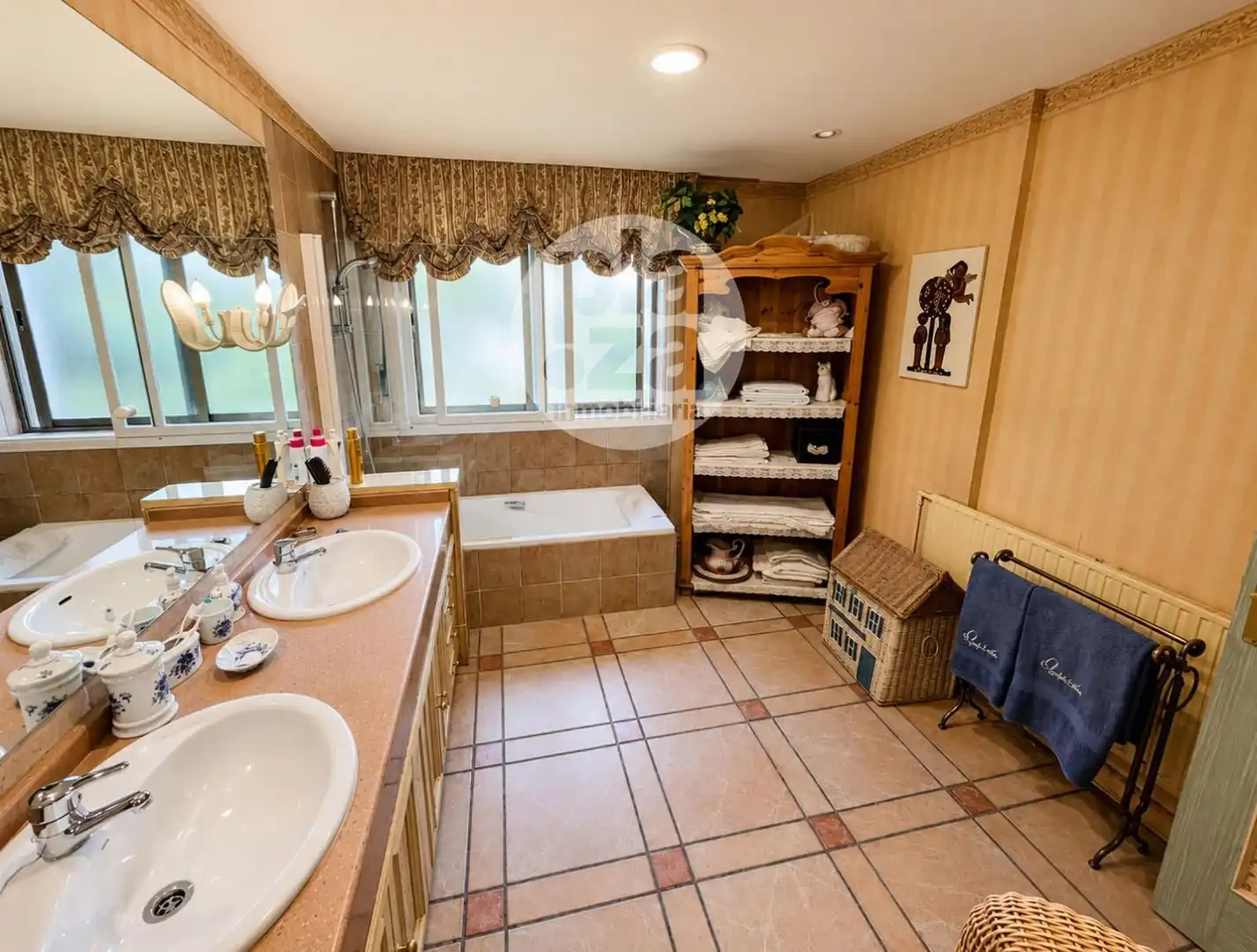 Badezimmer von Maisonette zum Verkauf in Burgos mit Heizung, Terrasse und Abstellraum