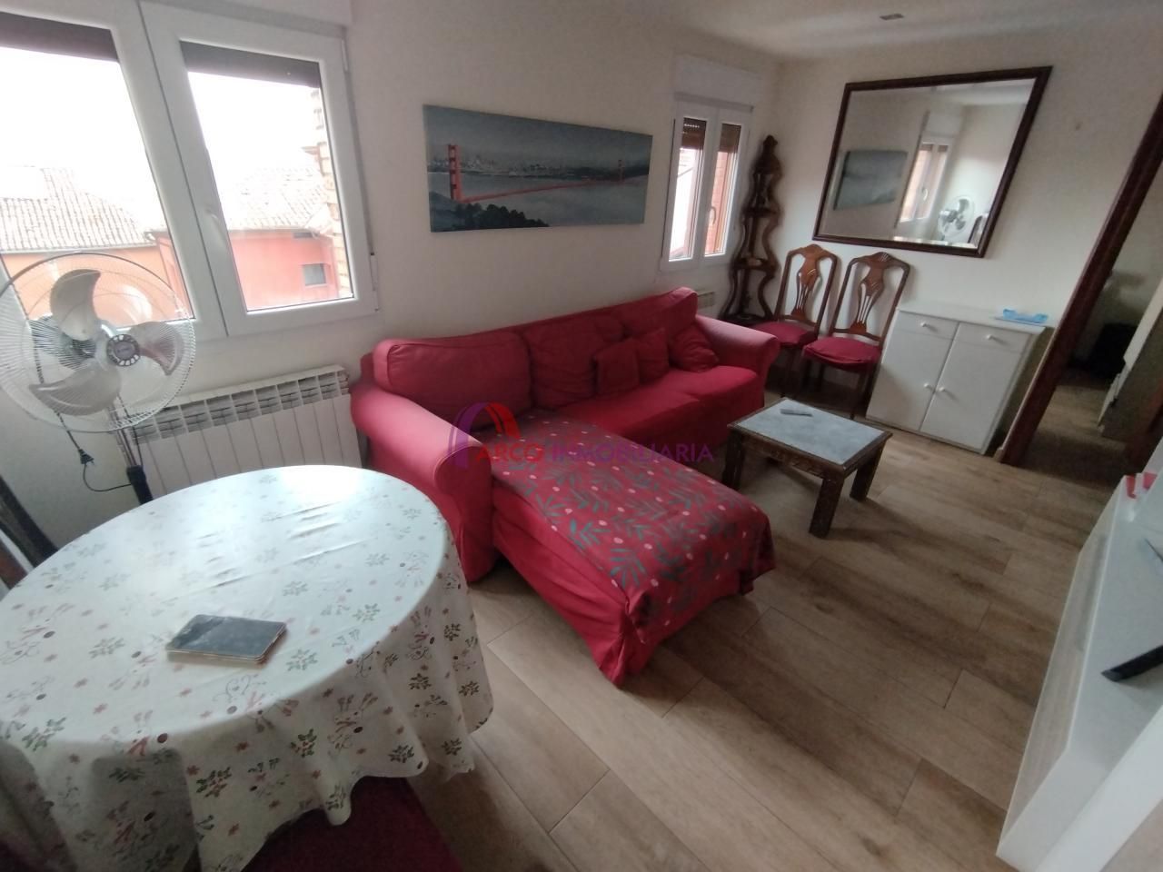 Sala d'estar de Pis en venda en Burgos Capital amb Calefacció, Parquet i Moblat