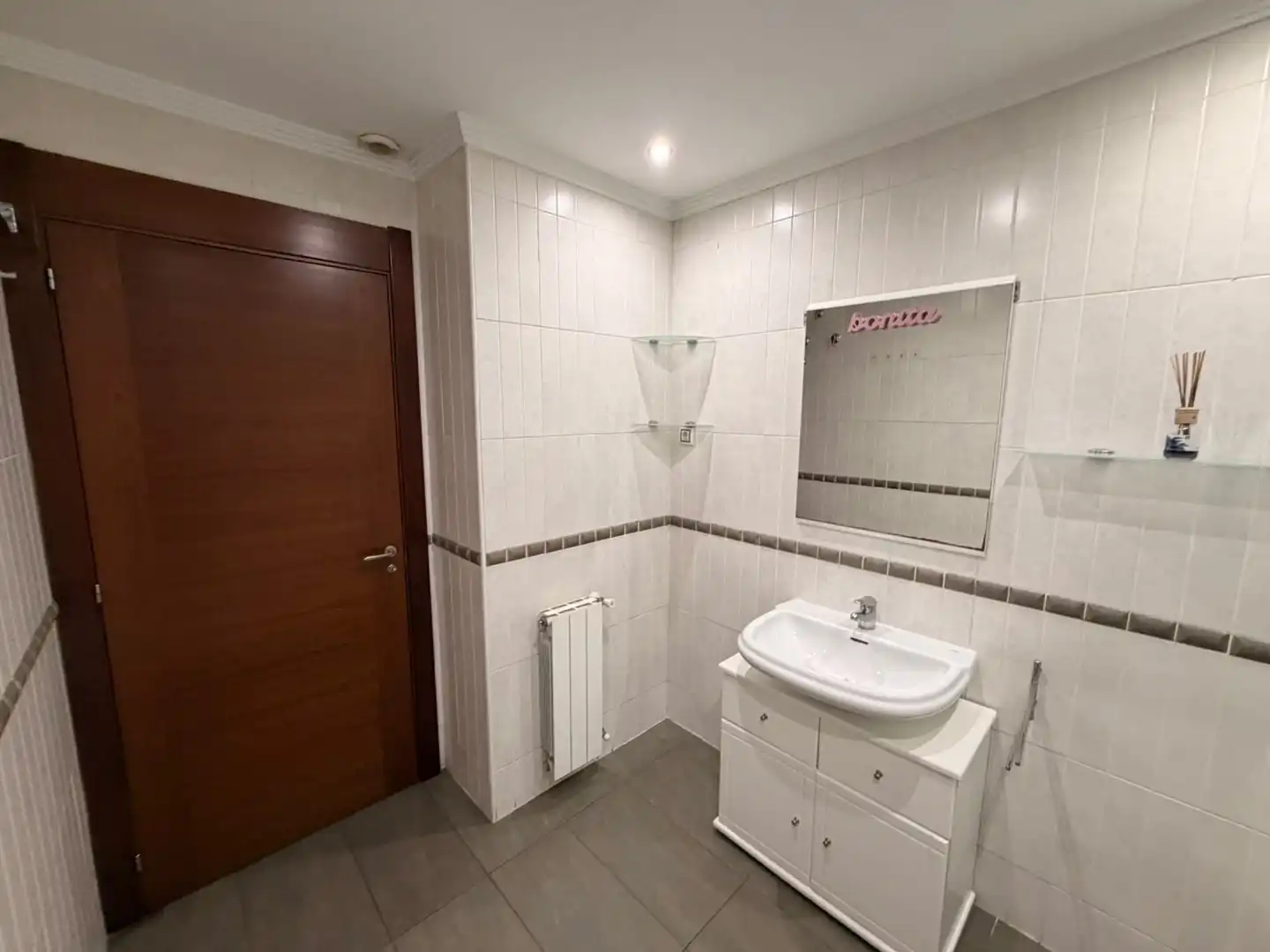 Baño de Piso en venta en Barakaldo  con Calefacción, Parquet y Amueblado
