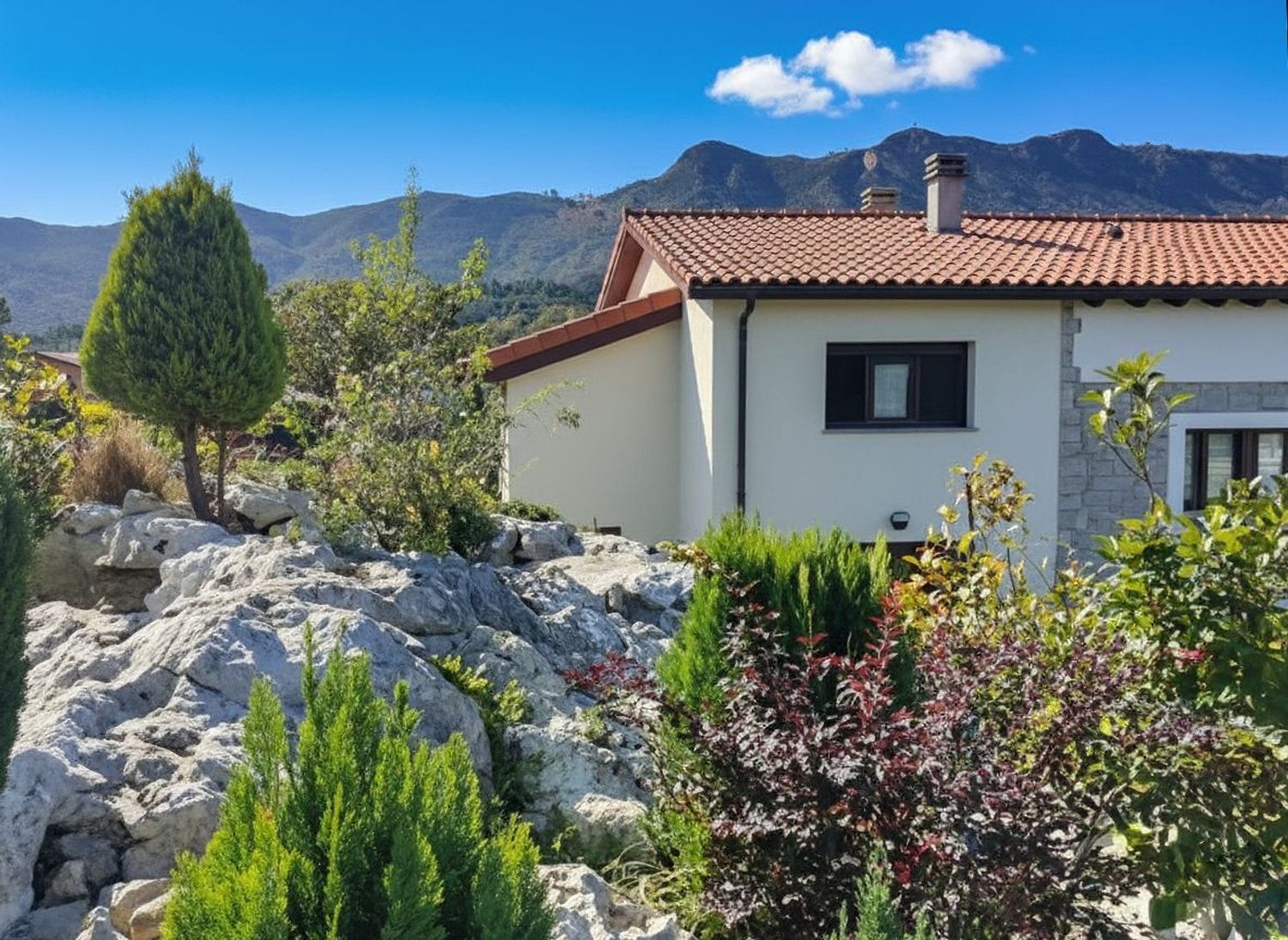 Jardí de Casa o xalet en venda en Llanes amb Calefacció, Terrassa i Traster