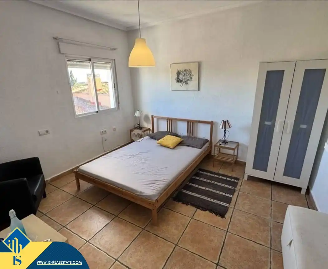 Dormitori de Casa o xalet en venda en Alicante / Alacant amb Terrassa, Moblat i Piscina comunitària
