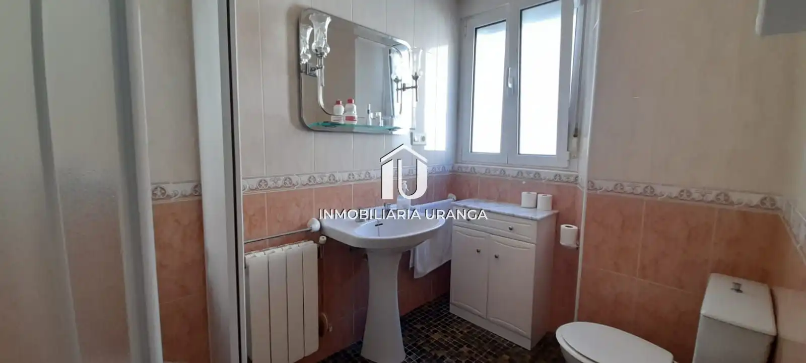 Badezimmer von Haus oder Chalet zum Verkauf in Laredo mit Heizung, Privatgarten und Terrasse