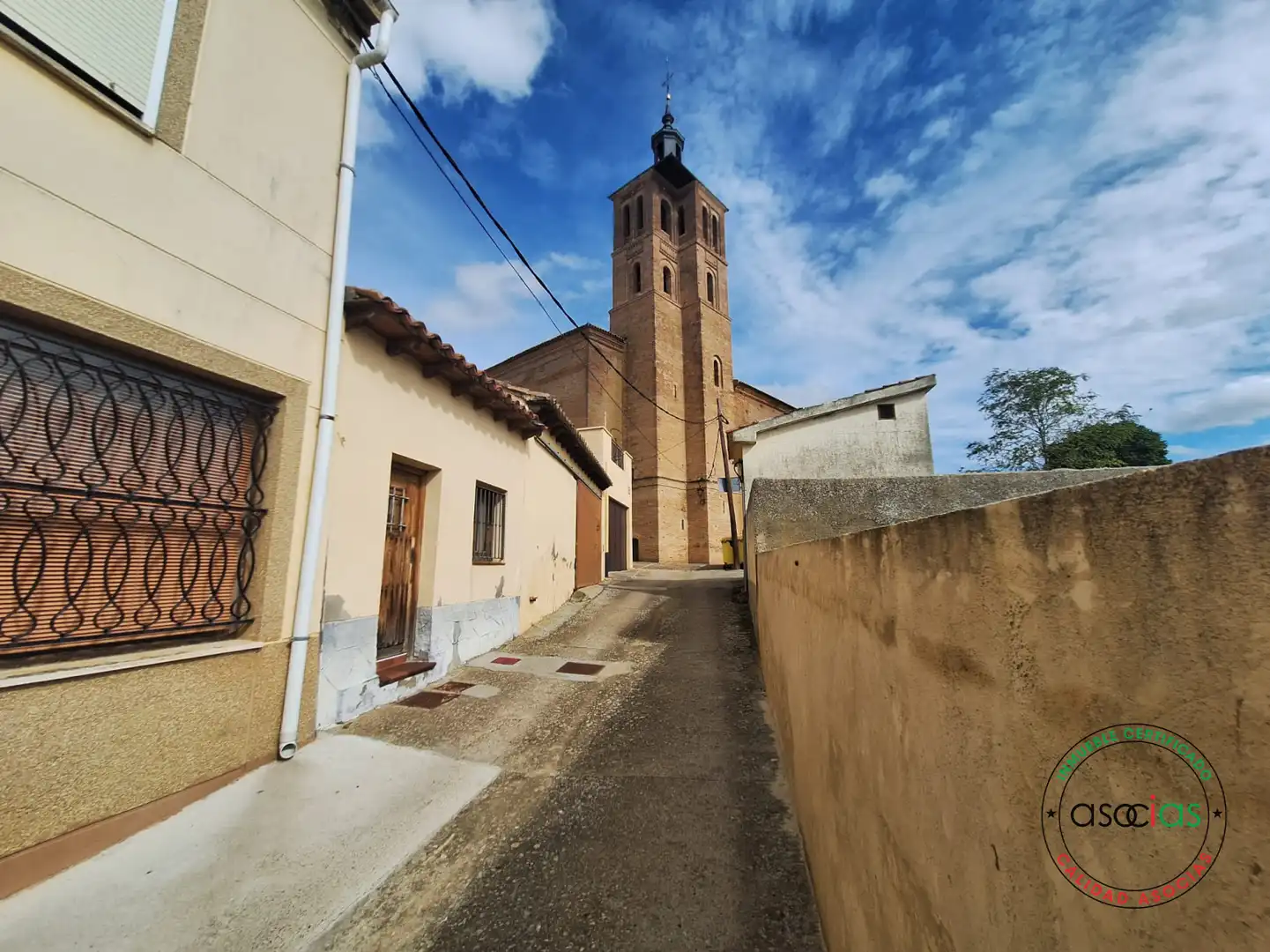 Vista exterior de Casa adosada en venta en Grajal de Campos con Calefacción, Jardín privado y Balcón