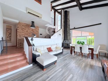 Detached house with pool for sale in Calle Goya-La Loma