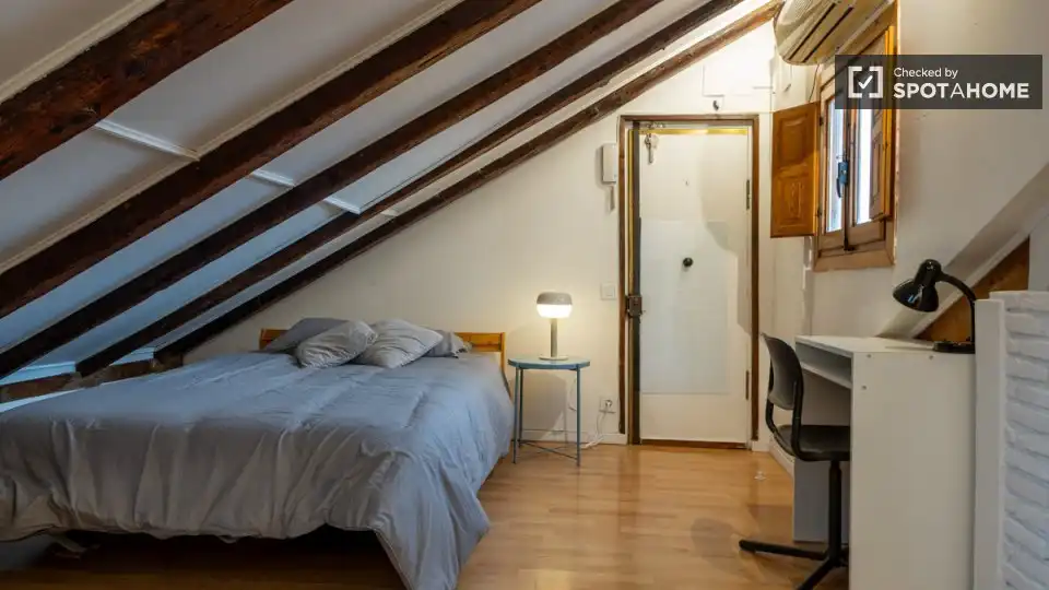 Habitación de Piso de alquiler en Madrid con Aire acondicionado, Calefacción y Amueblado