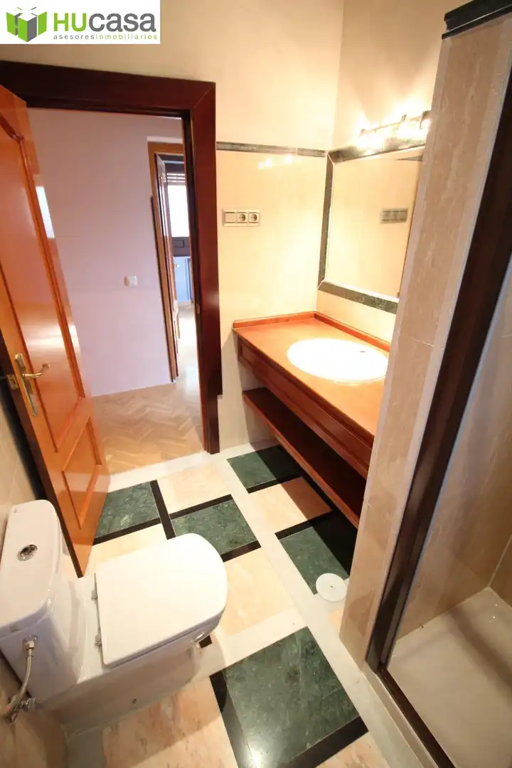 Badezimmer von Haus oder Chalet zum Verkauf in Olías del Rey mit Heizung, Privatgarten und Terrasse