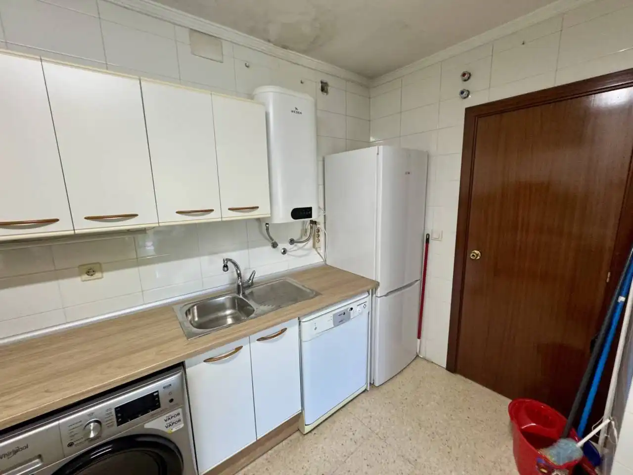 Cocina de Piso en venta en Cerdanyola del Vallès con Calefacción y Terraza