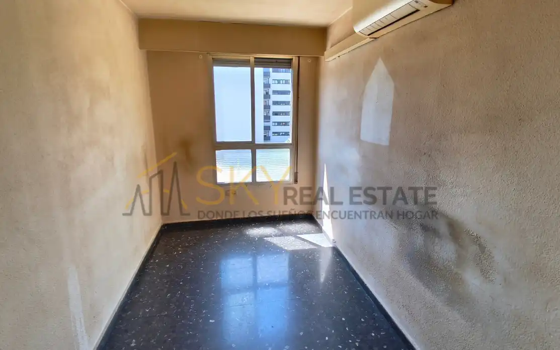 Bedroom of Flat for sale in Valencia  with Air Conditioner, Heating and Terrace