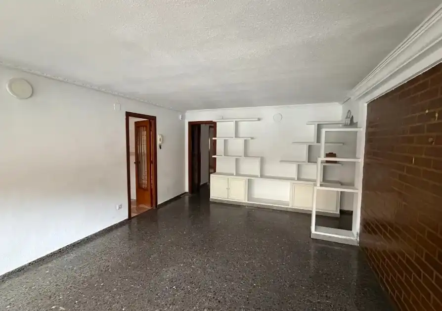 Sala d'estar de Pis en venda en Valencia amb Forn i Balcó