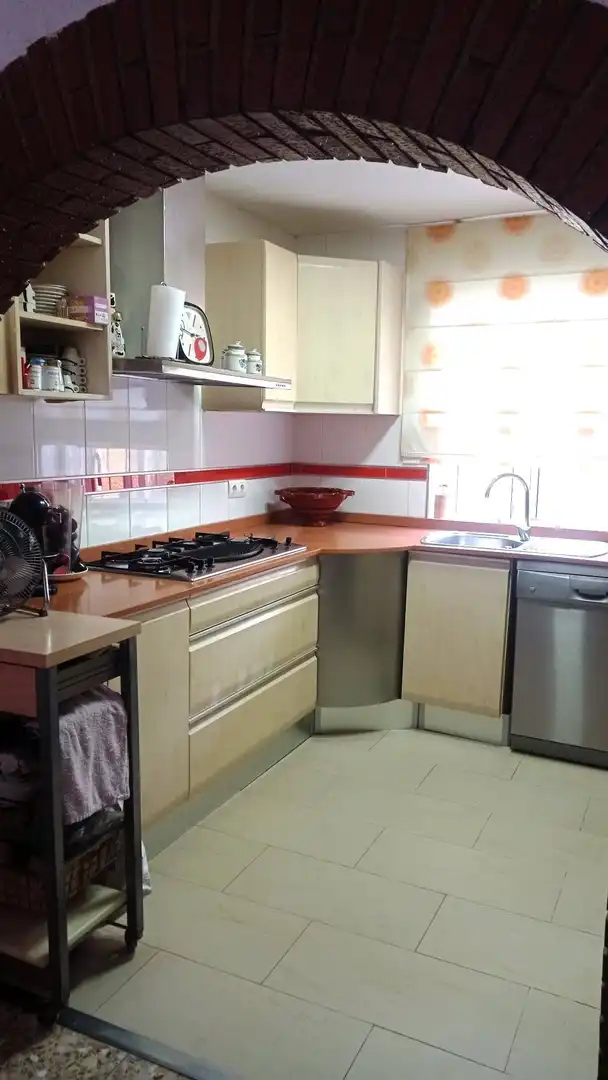 Cuina de Casa o xalet en venda en Alicante / Alacant amb Jardí privat, Terrassa i Traster