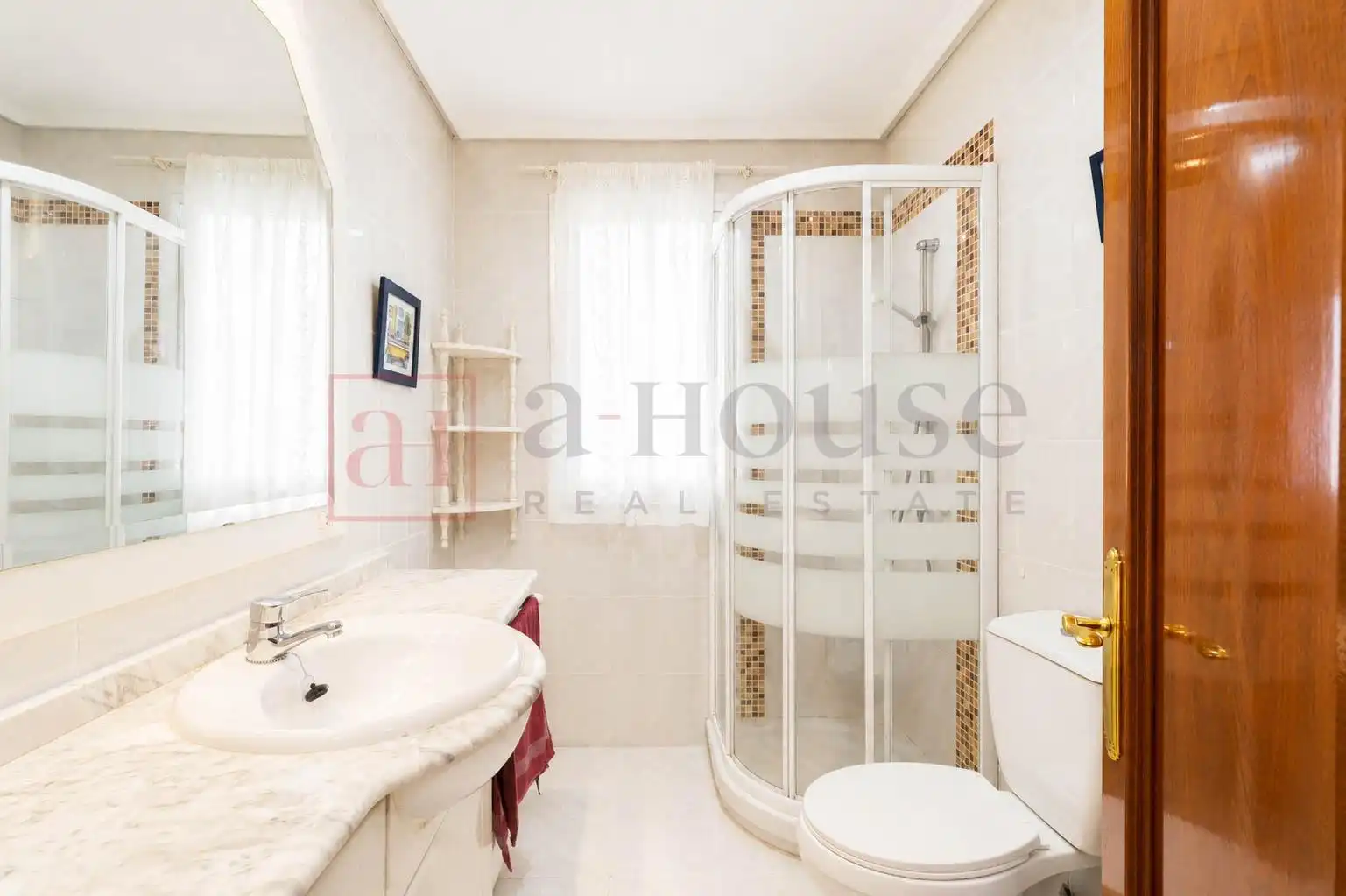 Bathroom of Houses for sale in Móstoles  with Air Conditioner, Heating and Private garden