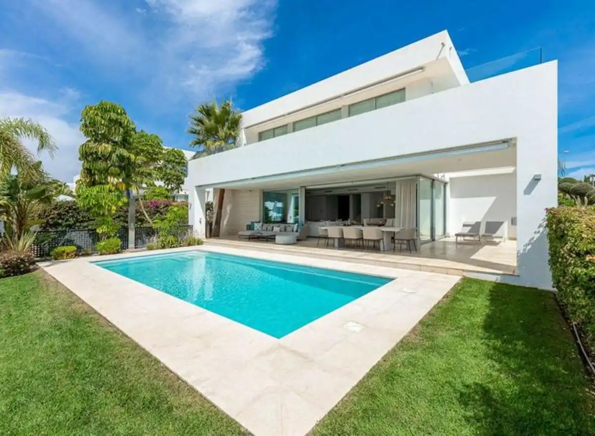 Exterior view of Houses for rent in Rïo Real - Los Monteros