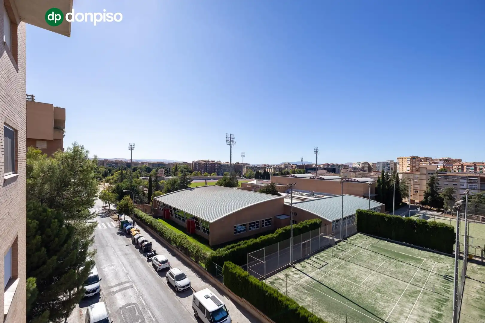 Außenansicht von Wohnungen zum Verkauf in Granada mit Heizung und Terrasse