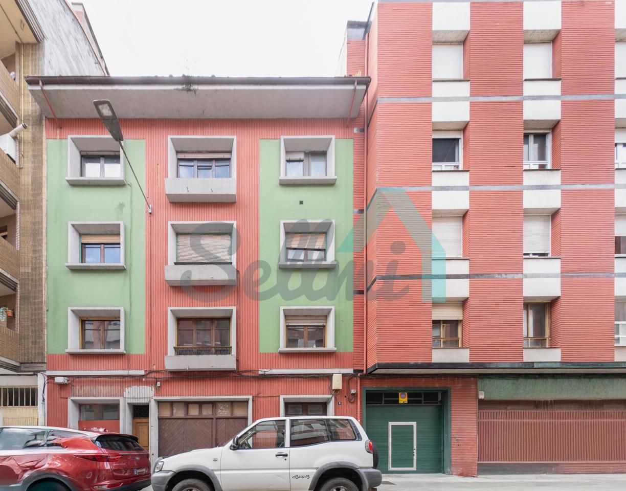 Vista exterior de Edifici en venda en Langreo