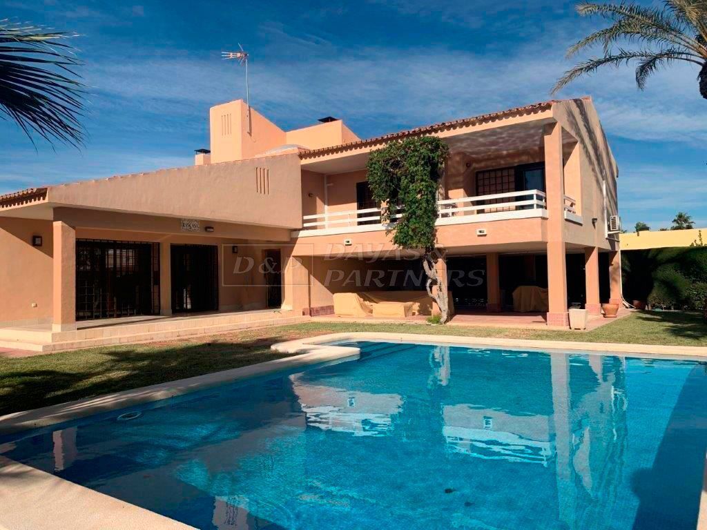 Vista exterior de Casa o xalet de lloguer en Torrevieja amb Aire condicionat, Calefacció i Terrassa