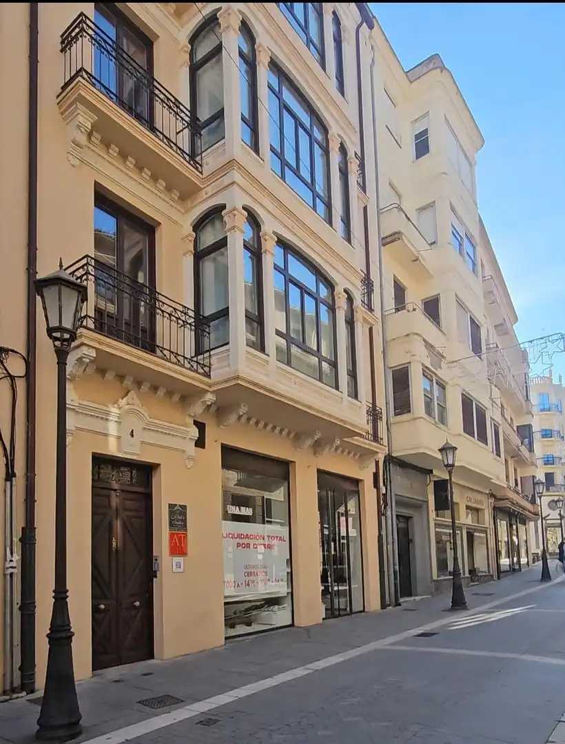 Außenansicht von Gebäude zum Verkauf in Zamora Capital 