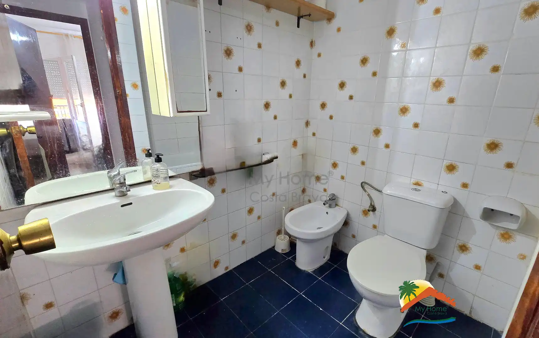 Badezimmer von Wohnung zum Verkauf in Lloret de Mar mit Balkon