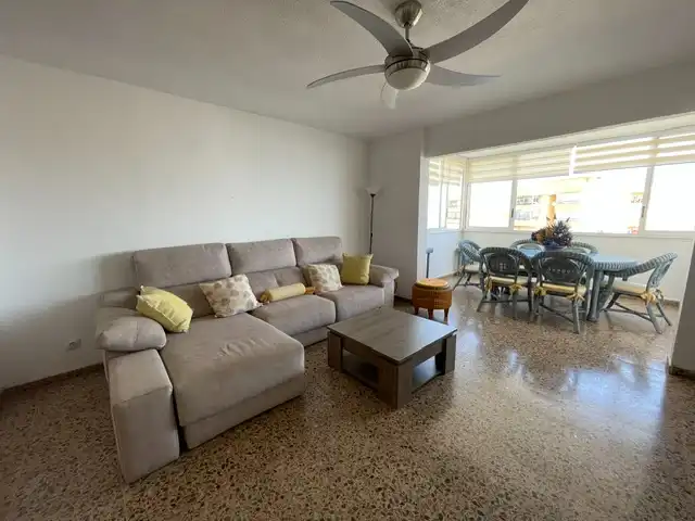 Sala d'estar de Pis en venda en Alicante / Alacant amb Traster, Moblat i Piscina comunitària