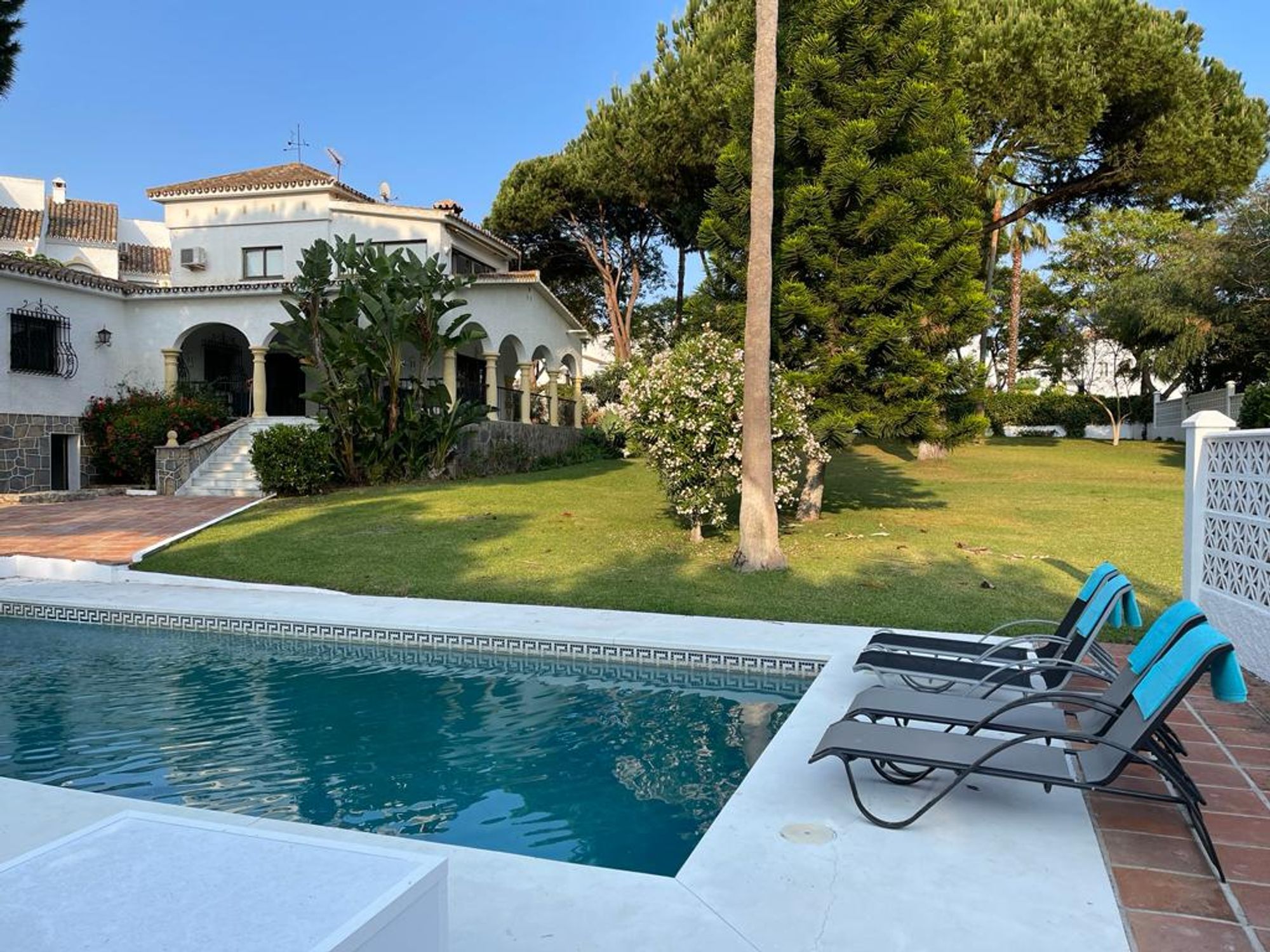 Jardí de Casa o xalet de lloguer en Marbella amb Terrassa i Balcó