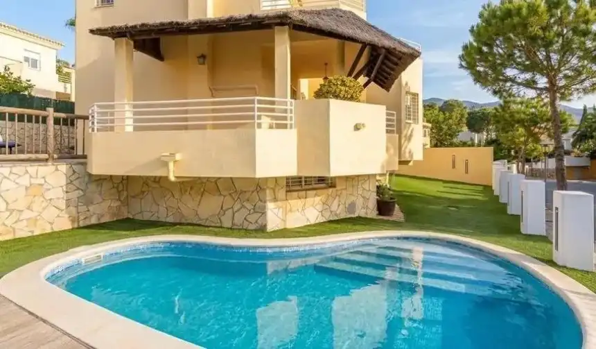 Piscina de Casa o xalet en venda en Torremolinos amb Aire condicionat, Jardí privat i Terrassa