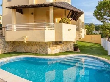 Casa amb balcó en venda a El Pinar- Palacio de Congresos