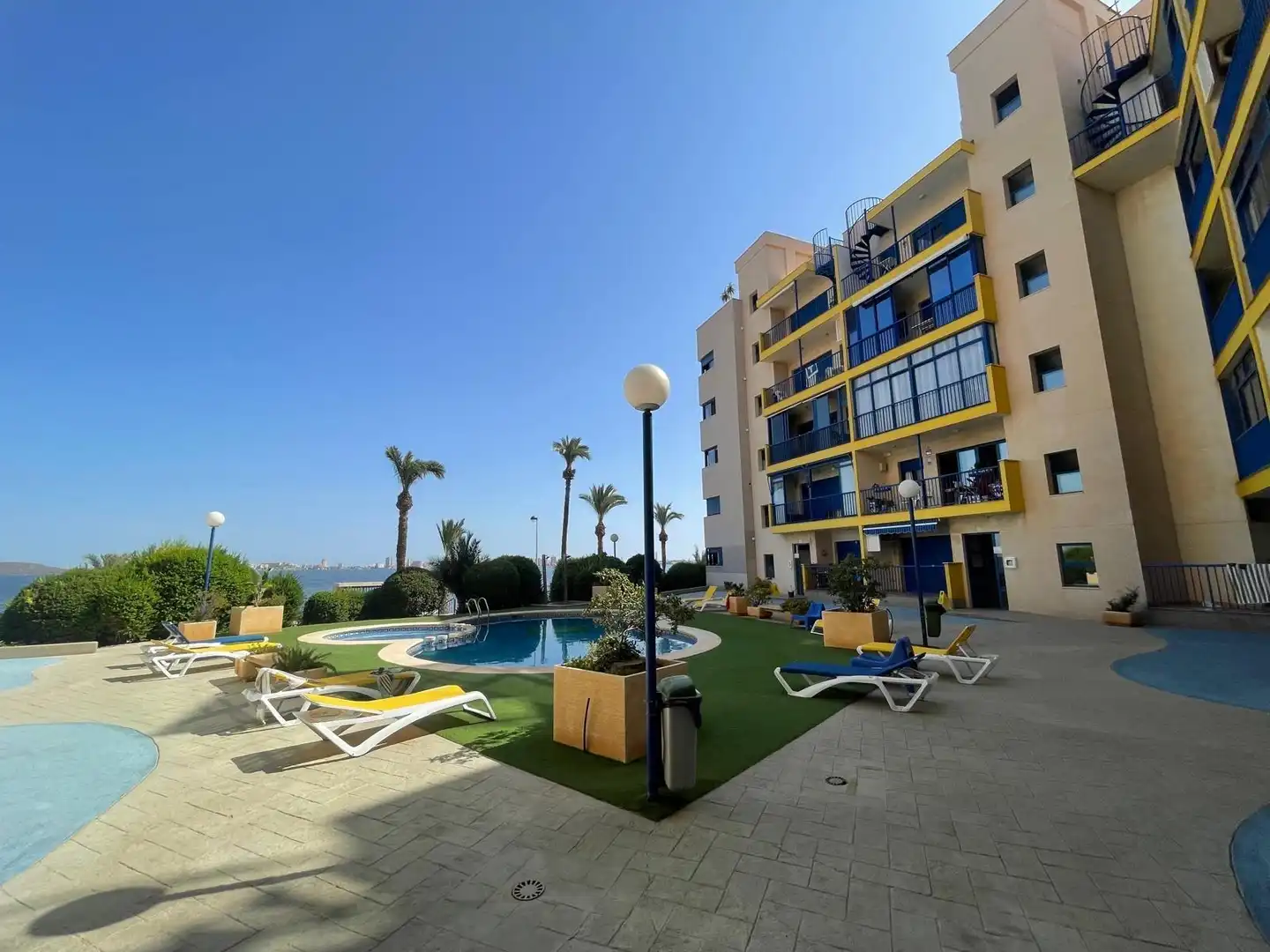 Piscina de Pis de lloguer en Cartagena amb Moblat