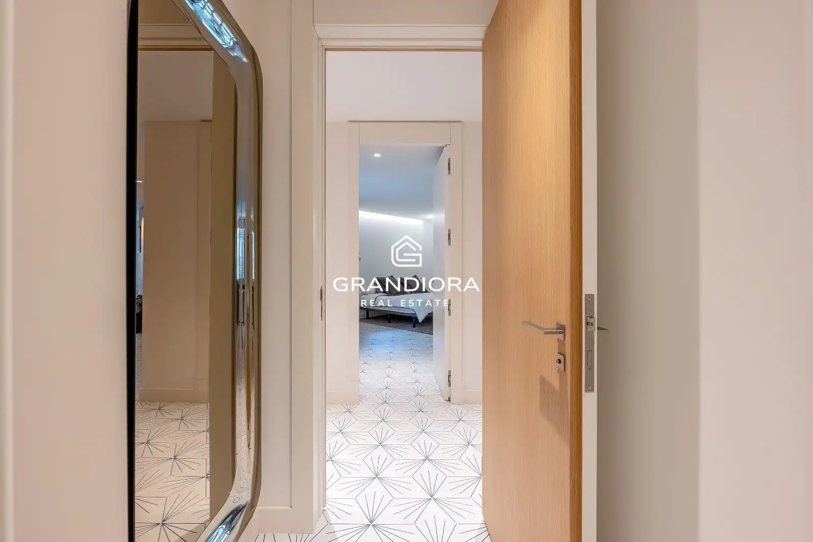 Wohnung zum Verkauf in Barcelona mit Schwimmbad und Gemeinschaftspool