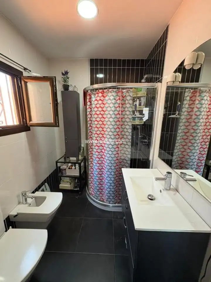 Bany de Casa adosada en venda en Benicasim / Benicàssim amb Aire condicionat, Jardí privat i Terrassa