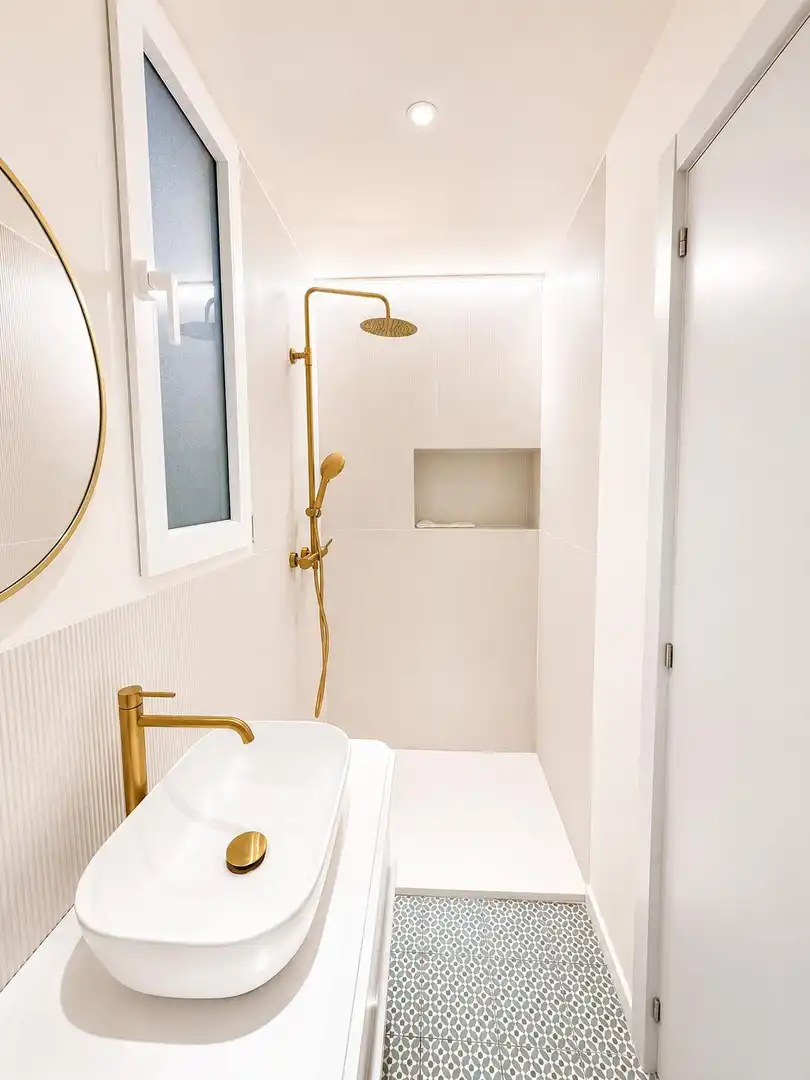 Bathroom of Flat for rent in Valencia  with Air Conditioner, Heating and Parquet flooring