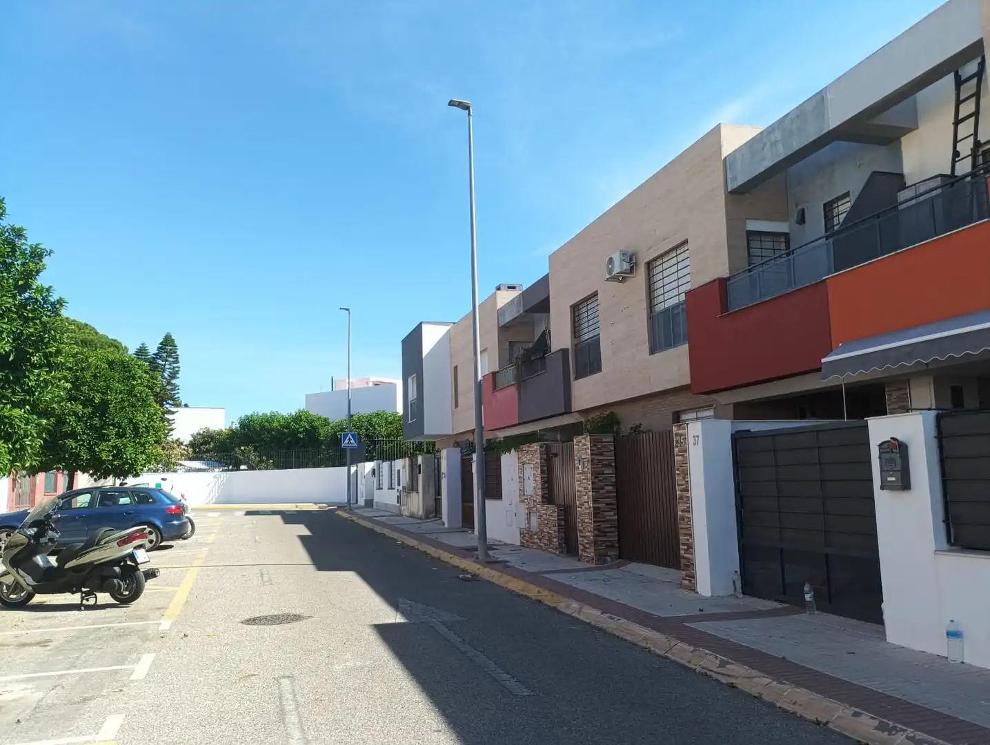 Vista exterior de Casa adosada en venta en Bollullos de la Mitación con Trastero