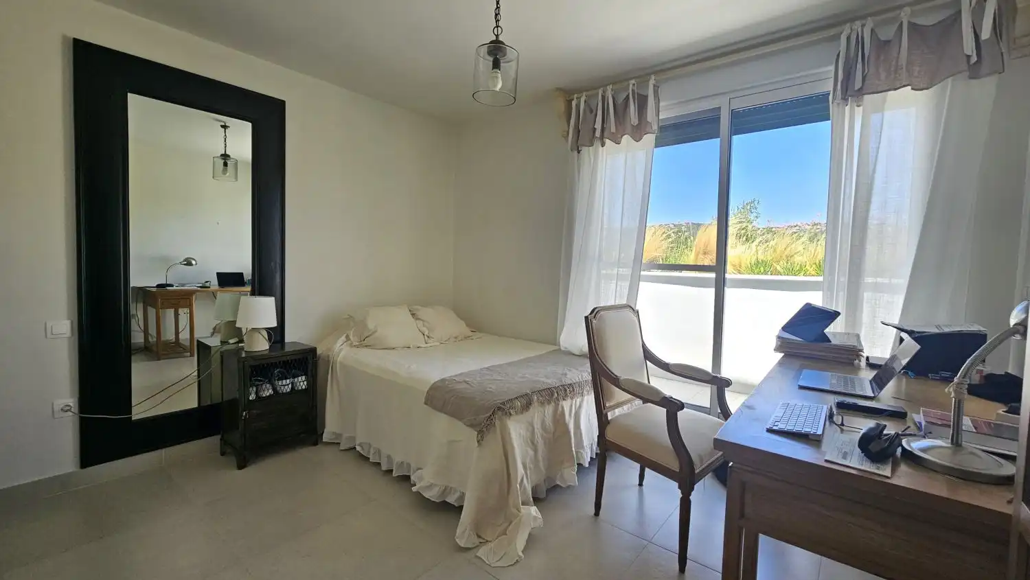Dormitori de Apartament de lloguer en Sotogrande amb Aire condicionat, Calefacció i Terrassa