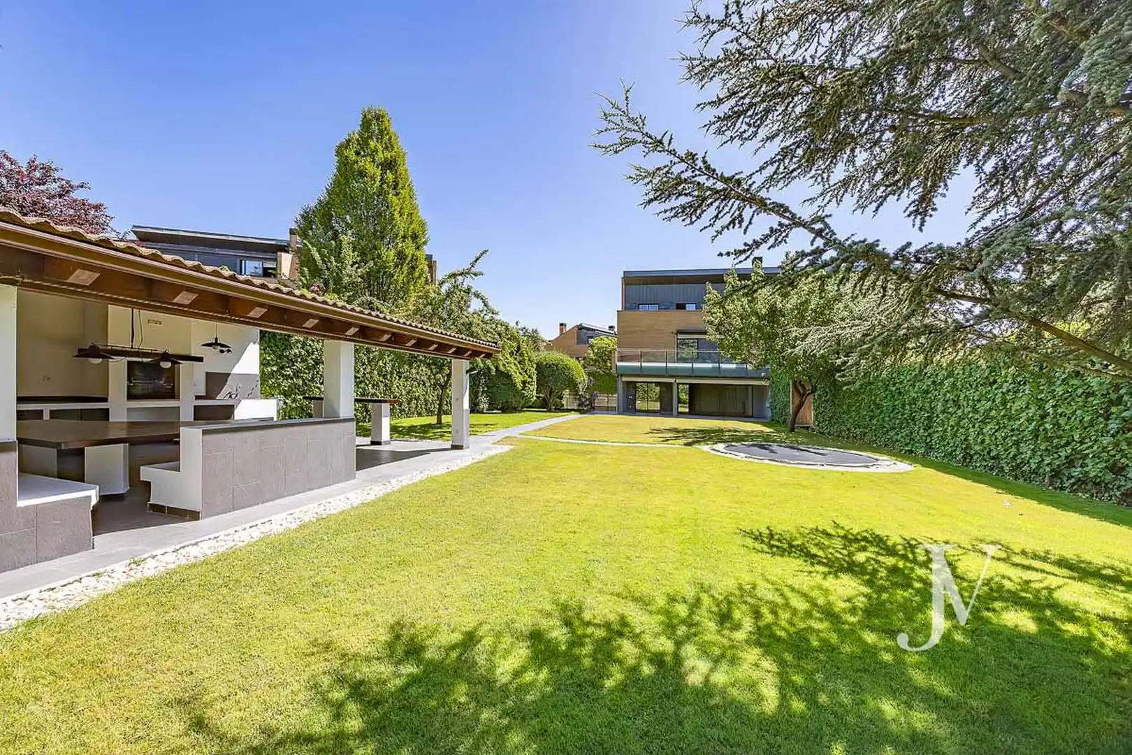 Garten von Einfamilien-Reihenhaus zur Miete in La Moraleja mit Klimaanlage, Heizung und Privatgarten