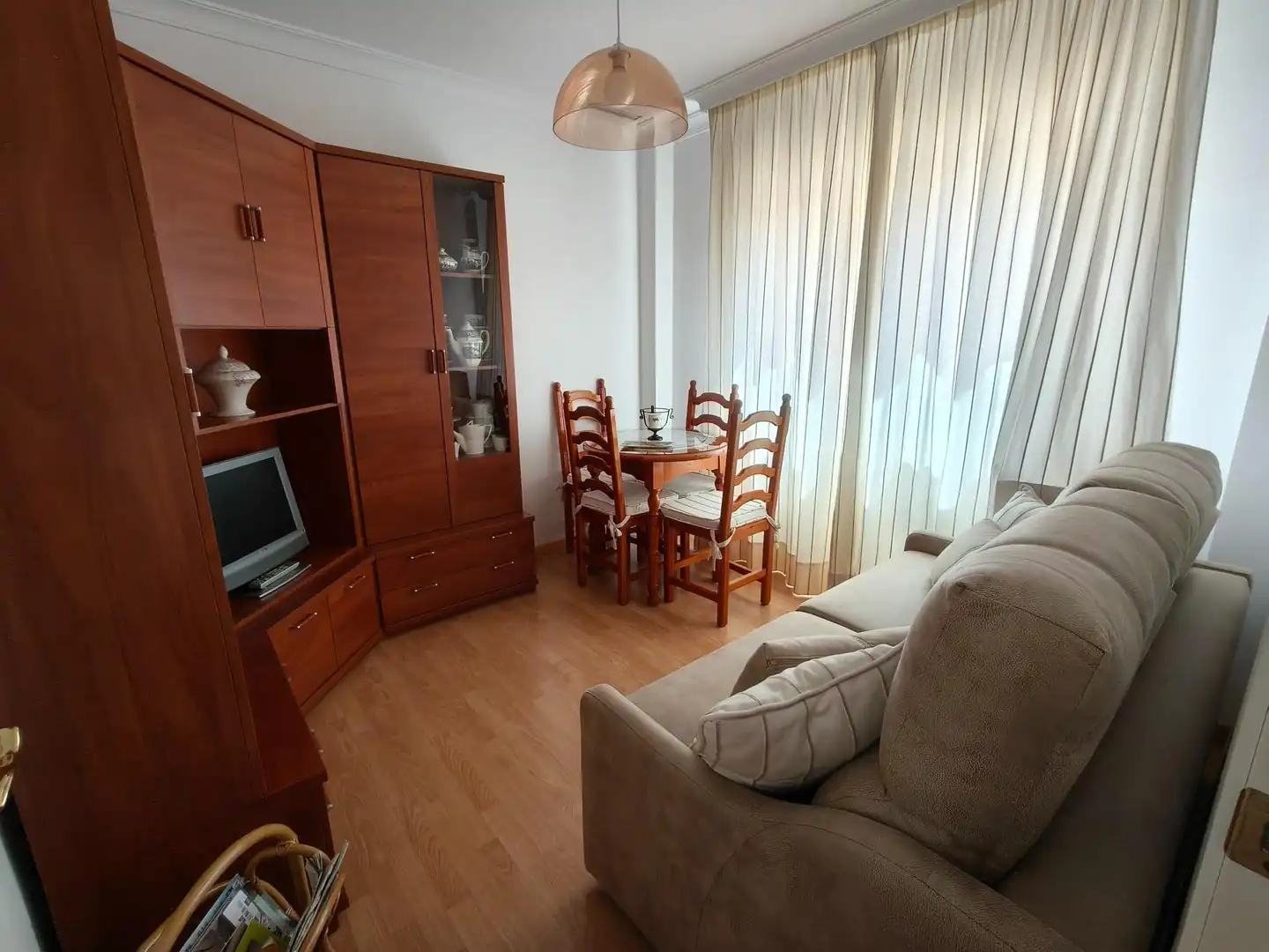 Sala d'estar de Casa adosada en venda en Puerto Real amb Aire condicionat, Calefacció i Jardí privat
