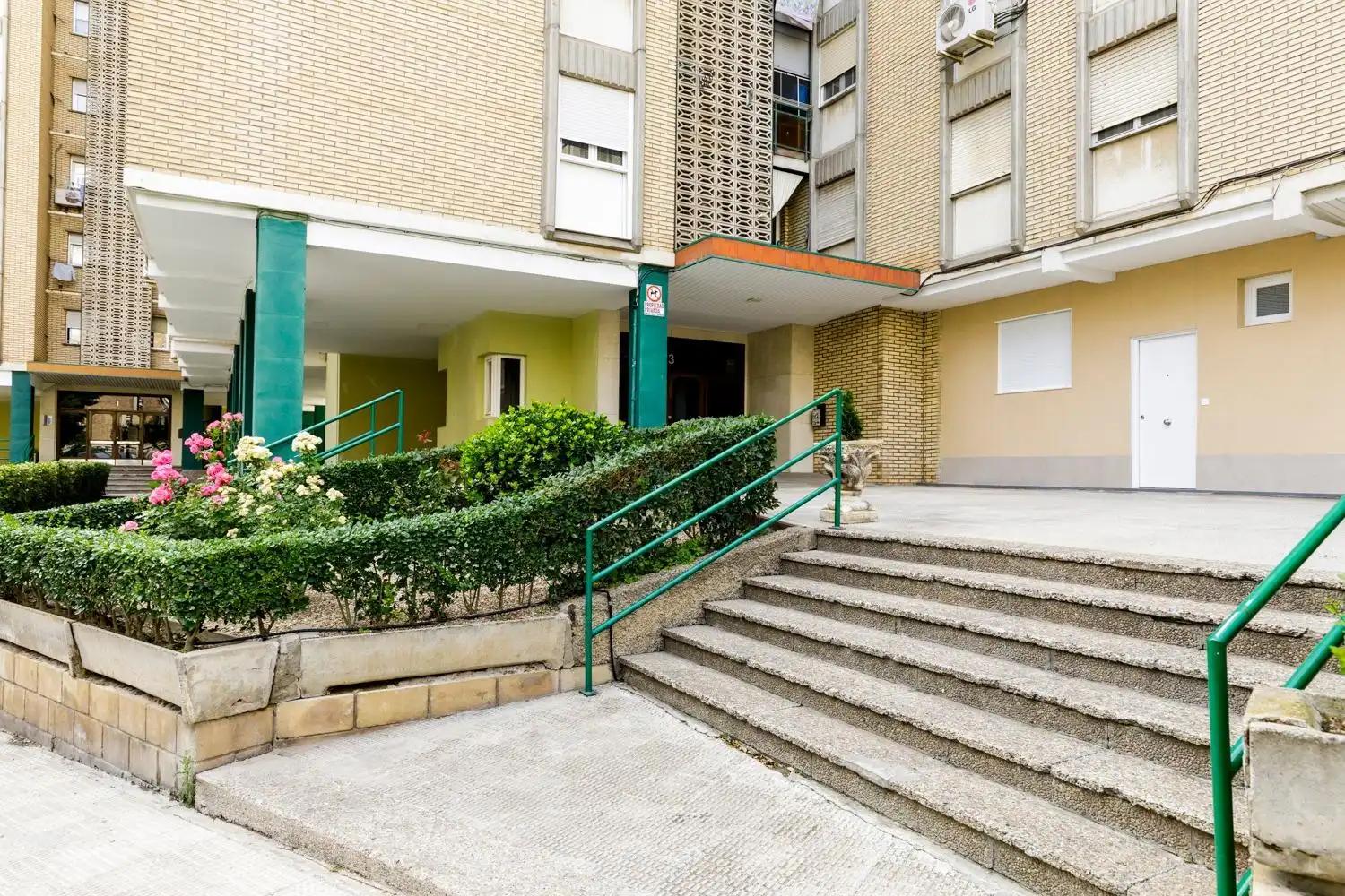 Exterior view of Flat for sale in Zaragoza  with Heating