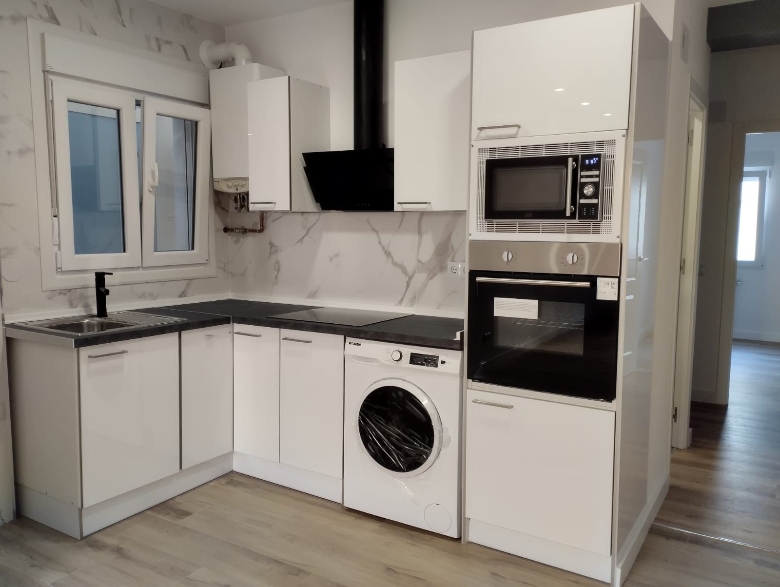 Kitchen of Flat for sale in  Logroño  with Heating, Parquet flooring and Oven