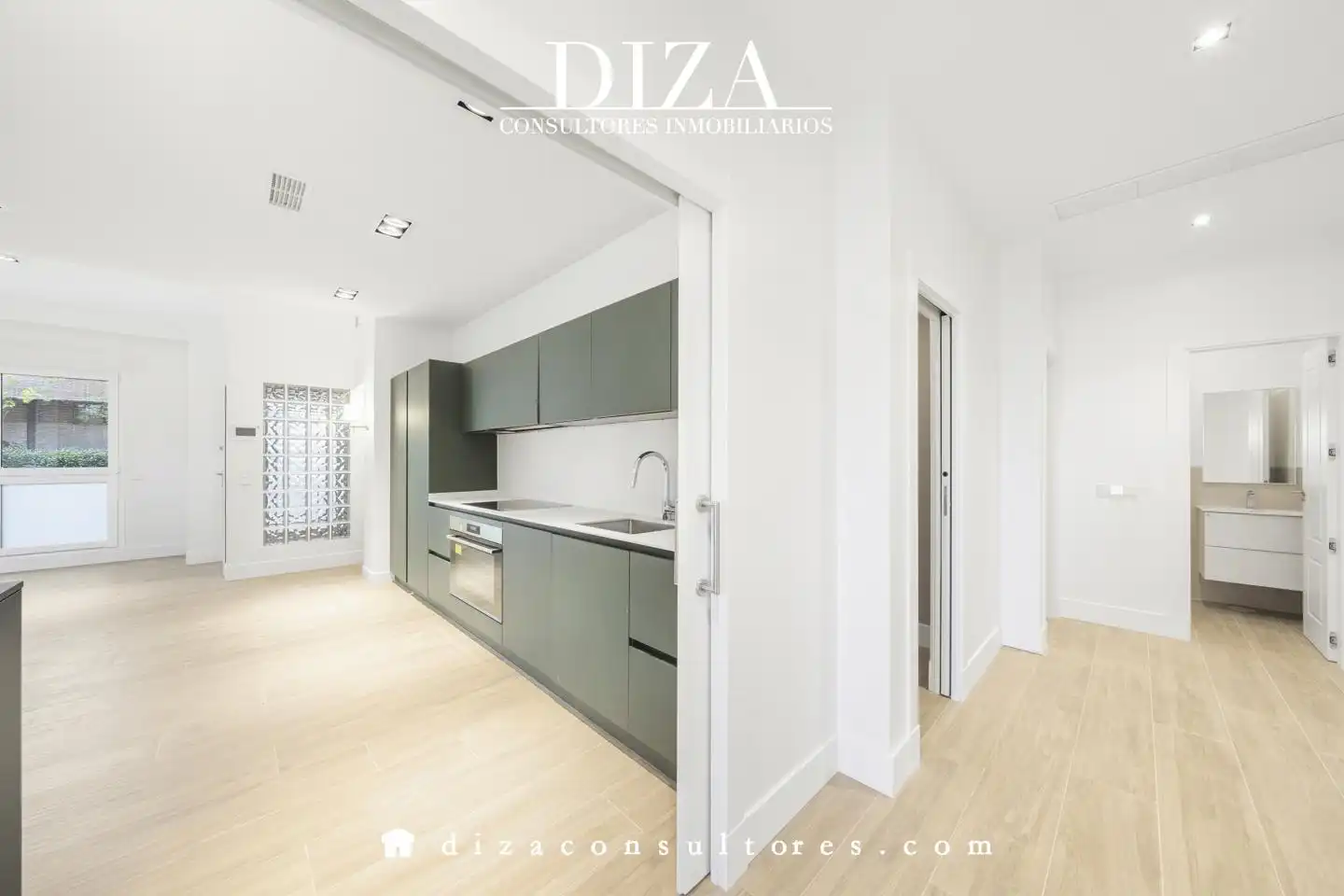 Cuina de Planta baixa de lloguer en Madrid amb Aire condicionat