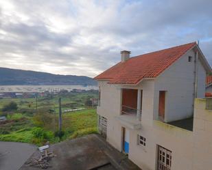 Vista exterior de Casa adosada en venda en Moaña amb Terrassa