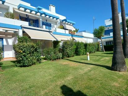 Jardí de Casa adosada en venda en Islantilla amb Terrassa