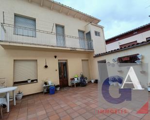 Vista exterior de Casa adosada en venda en Ripoll amb Calefacció, Terrassa i Traster