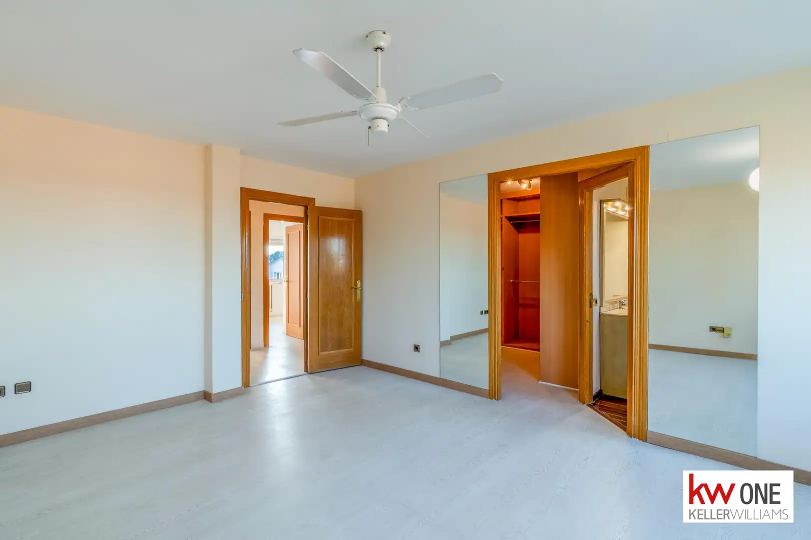 Habitación de Casa adosada de alquiler en Pozuelo de Alarcón con Aire acondicionado, Calefacción y Jardín privado